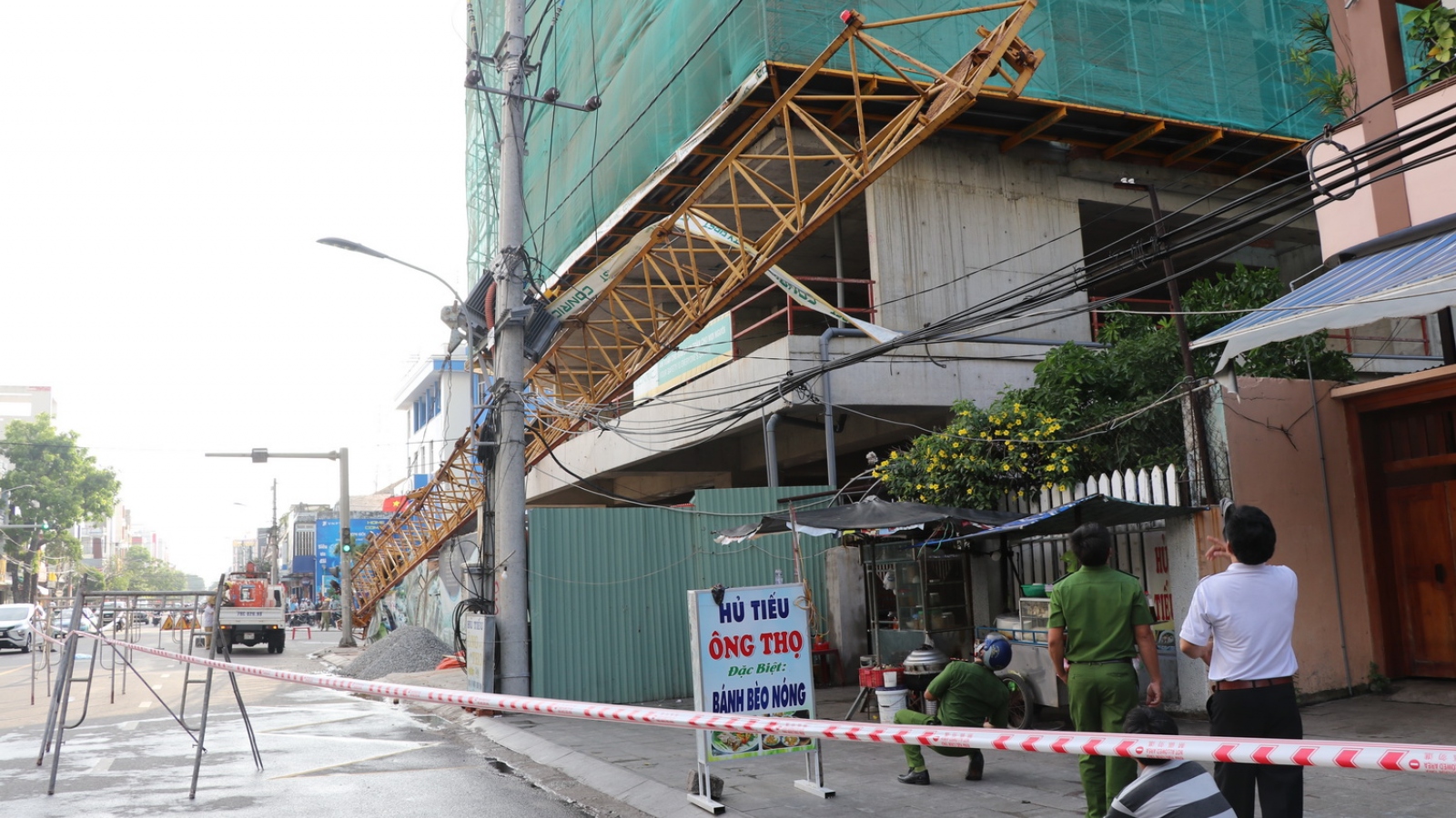 Rơi thanh cẩu tại công trường thi công tòa nhà hỗn hợp The Light Phú Yên
